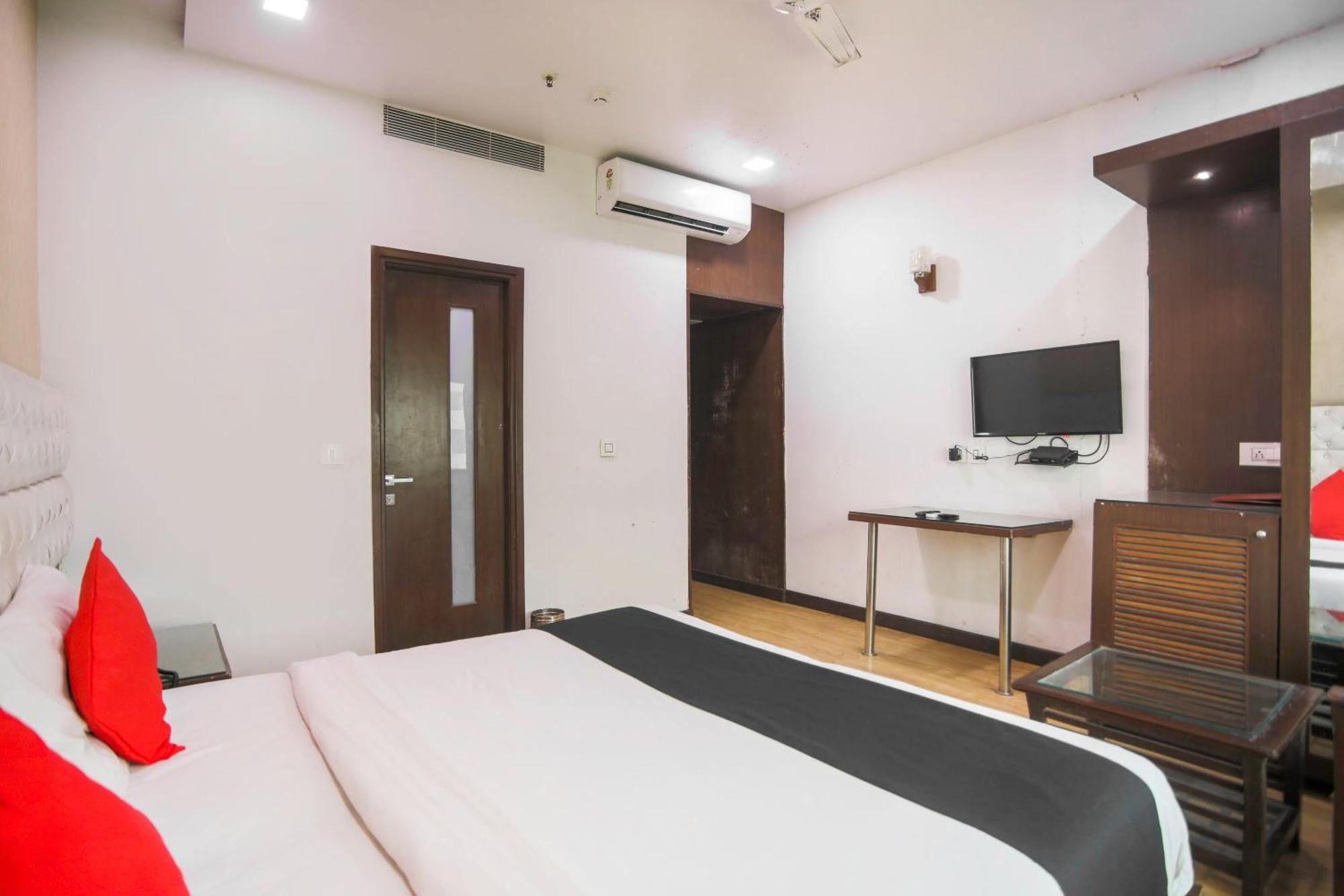 Hotel O Parktel Indirapuram Luaran gambar