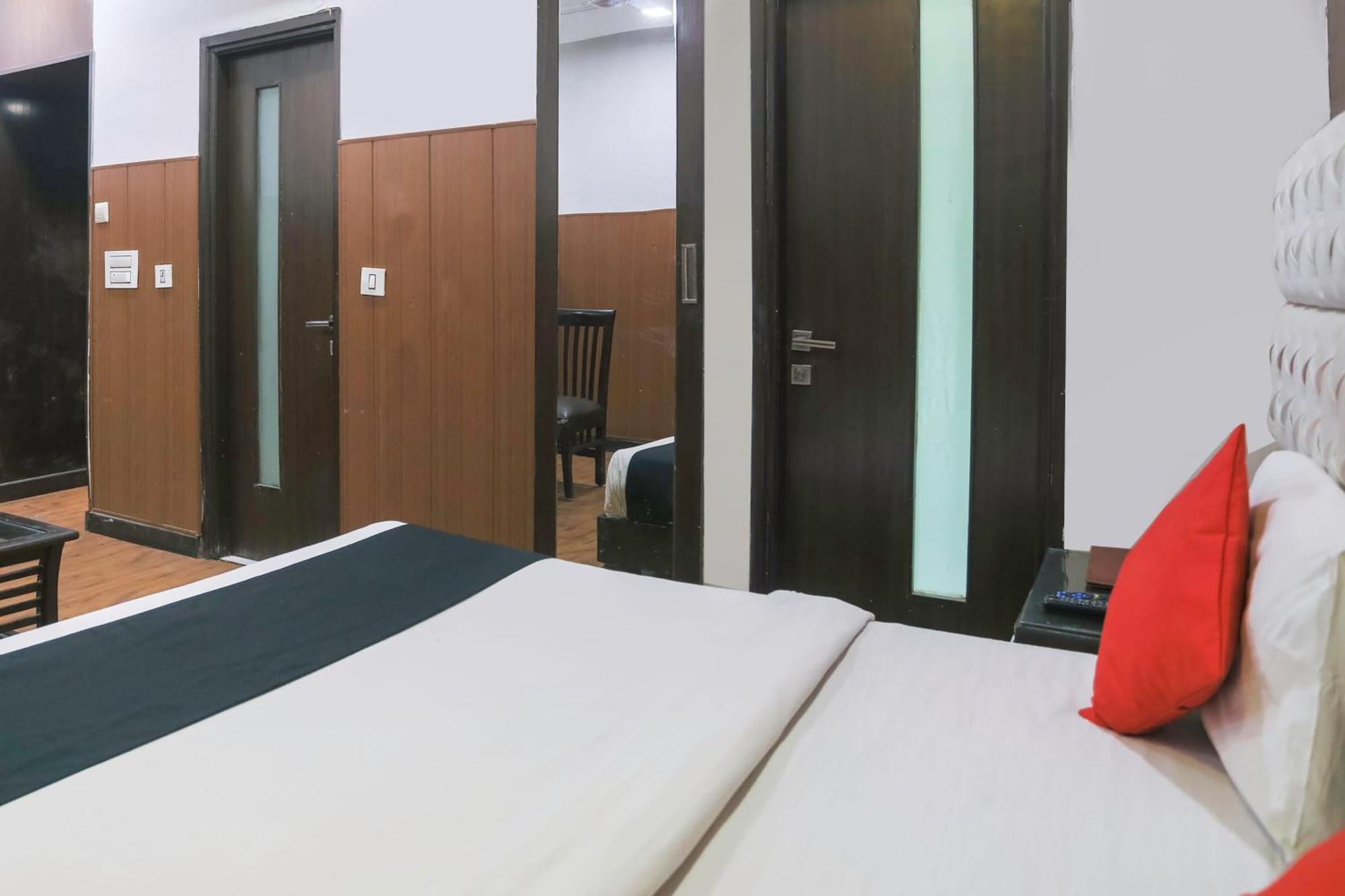 Hotel O Parktel Indirapuram Luaran gambar