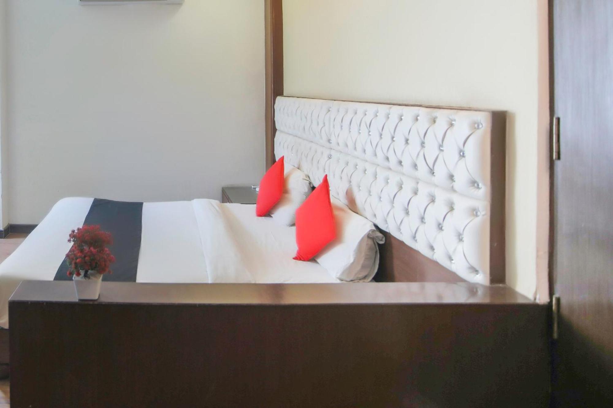 Hotel O Parktel Indirapuram Luaran gambar