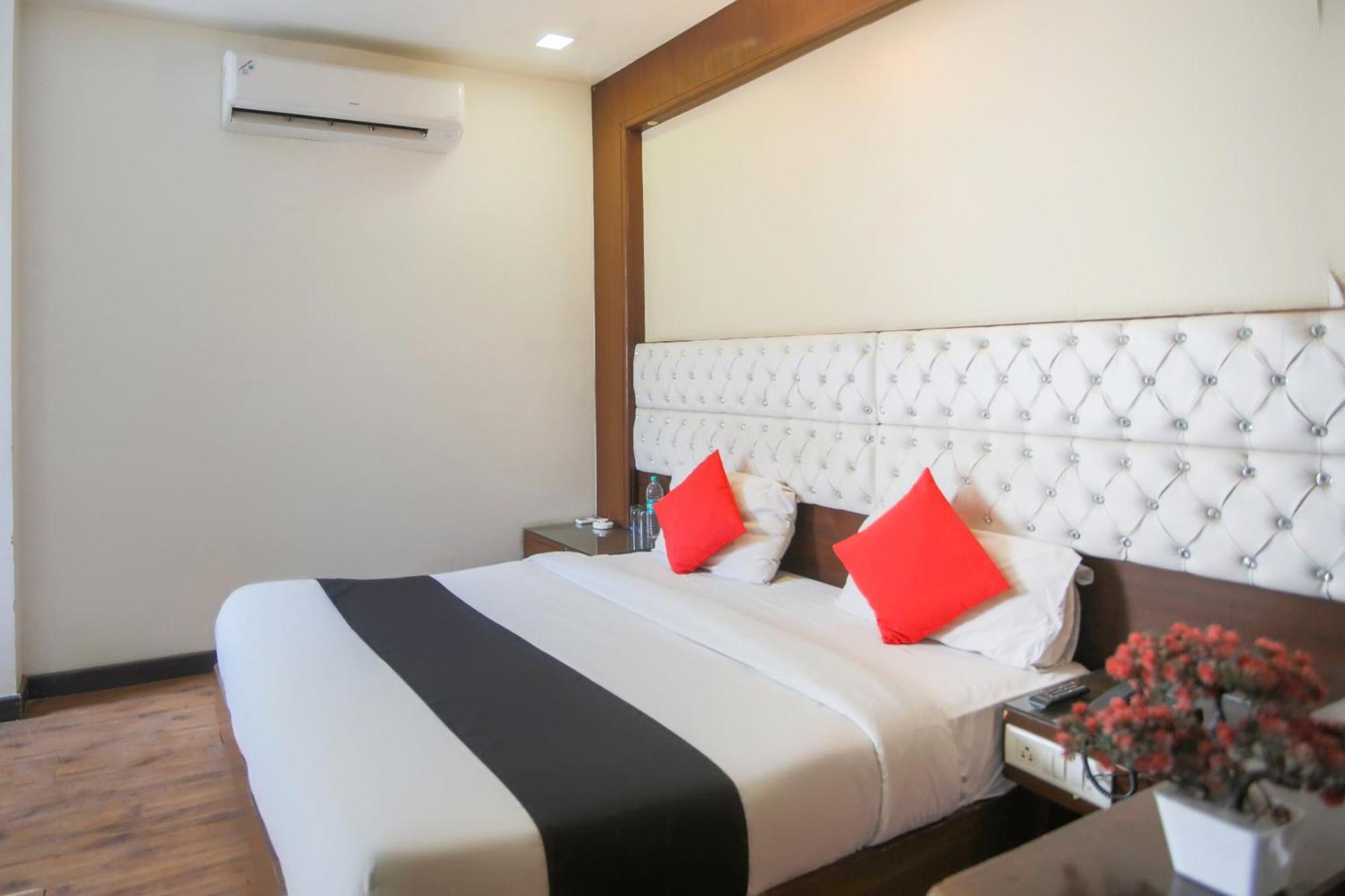 Hotel O Parktel Indirapuram Luaran gambar