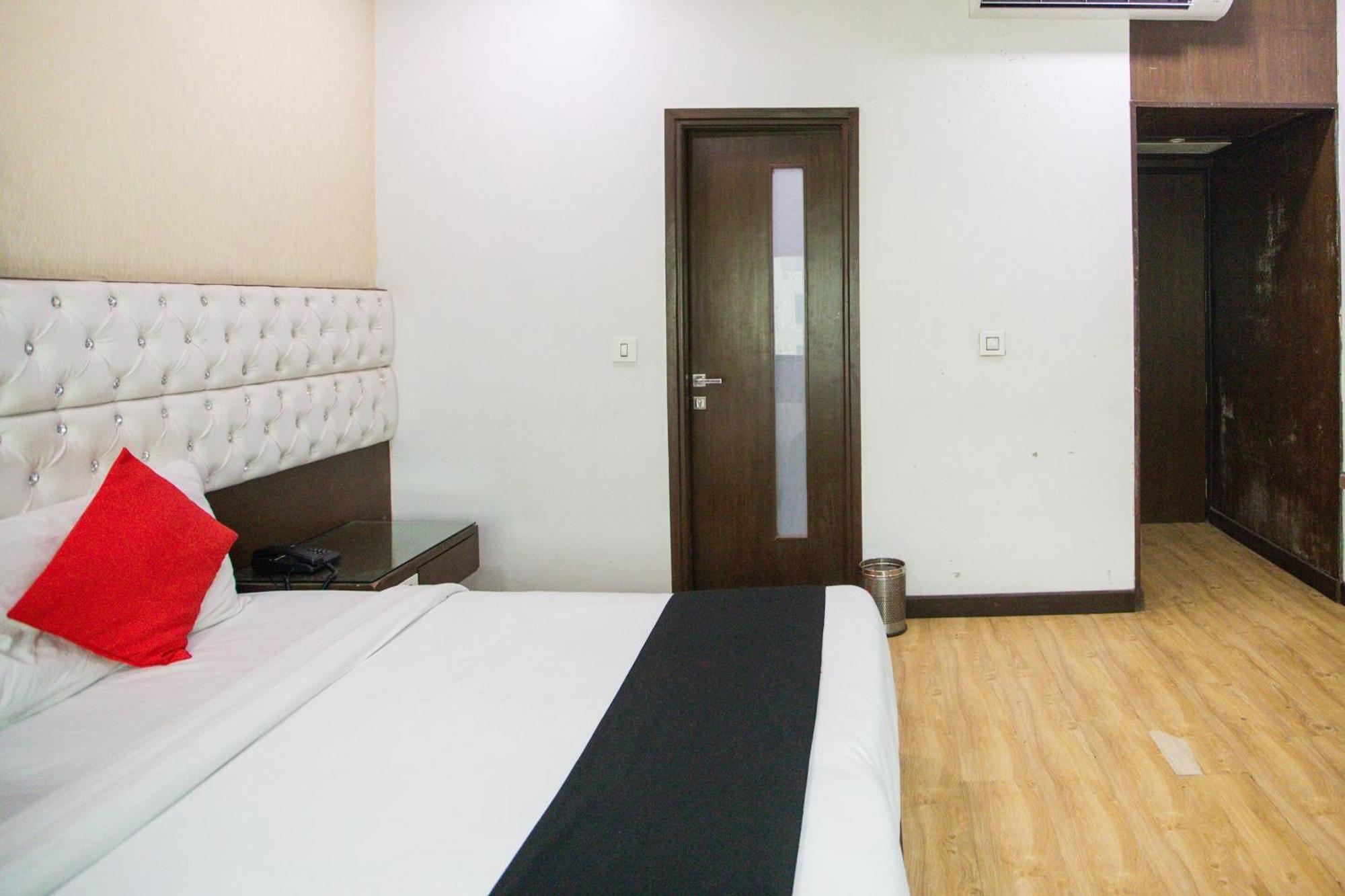 Hotel O Parktel Indirapuram Luaran gambar